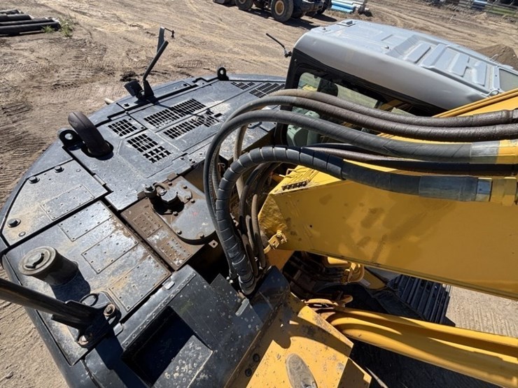 komatsu-pc228us-lc-3e0-image-24