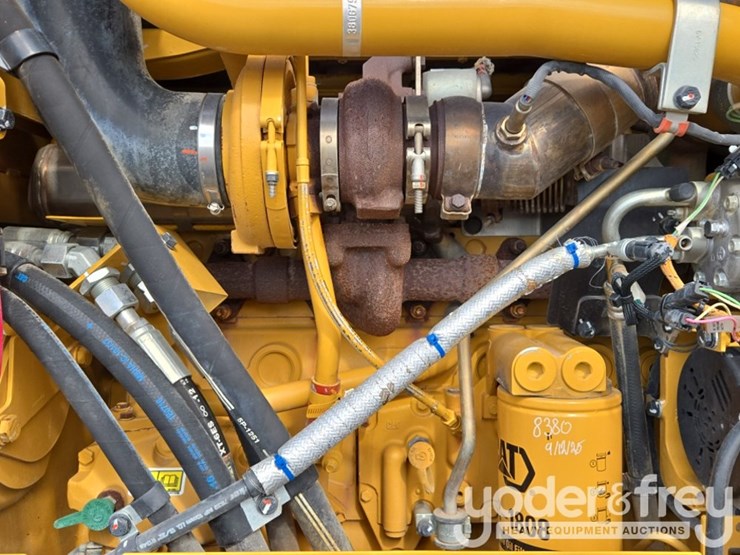 2015-caterpillar-140m3-awd-image-67
