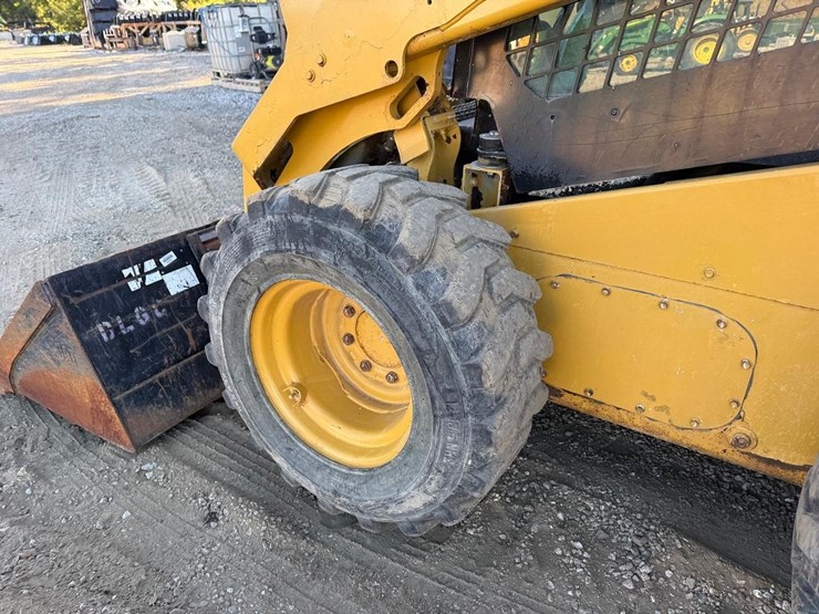 2014-caterpillar-262d-image-17
