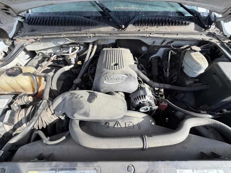 2003-gmc-3500-image-12