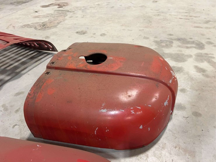 (2)-grilles-and-nose-pieces-for-a-300-or-350-farmall-tractors-image-15
