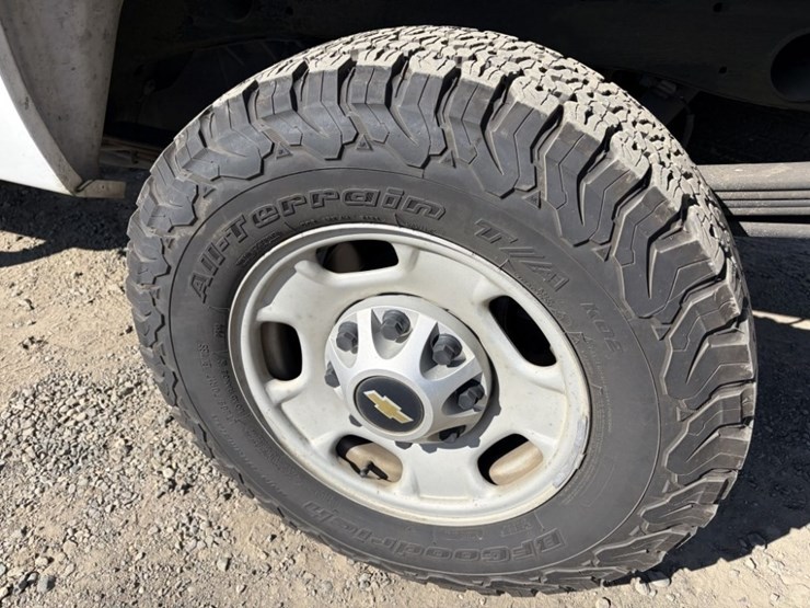 2013-chevrolet-silverado-2500-image-16