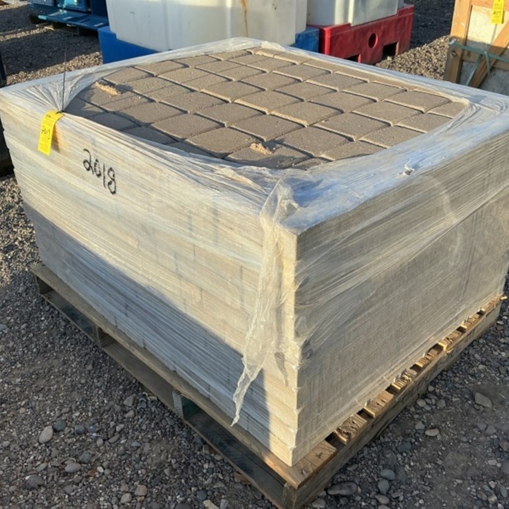 PALLET OF STONE PAVERS