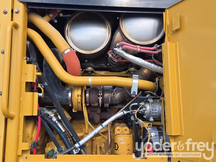 2015-caterpillar-140m3-awd-image-64