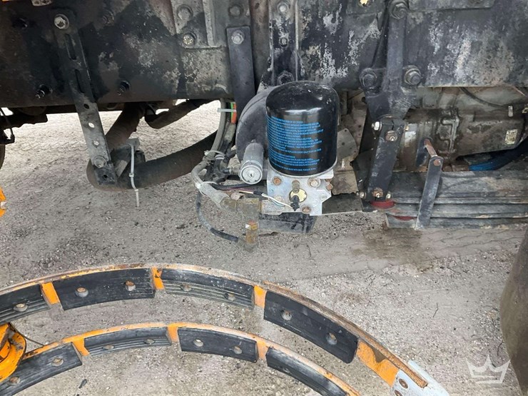 2019-peterbilt-520-image-30
