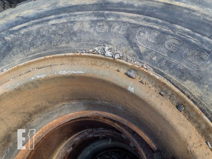 (4)-14r24-xgc-michelin-tires-w/rims-image-4
