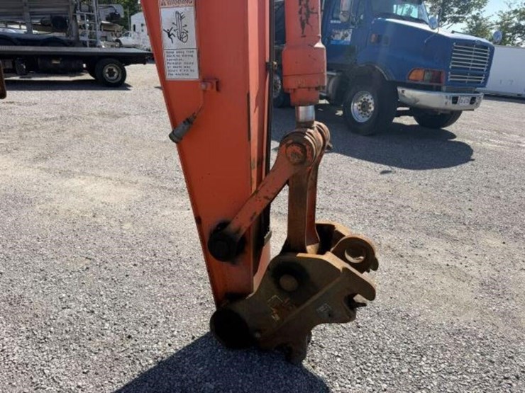 2014-hitachi-zx220w-3-image-21