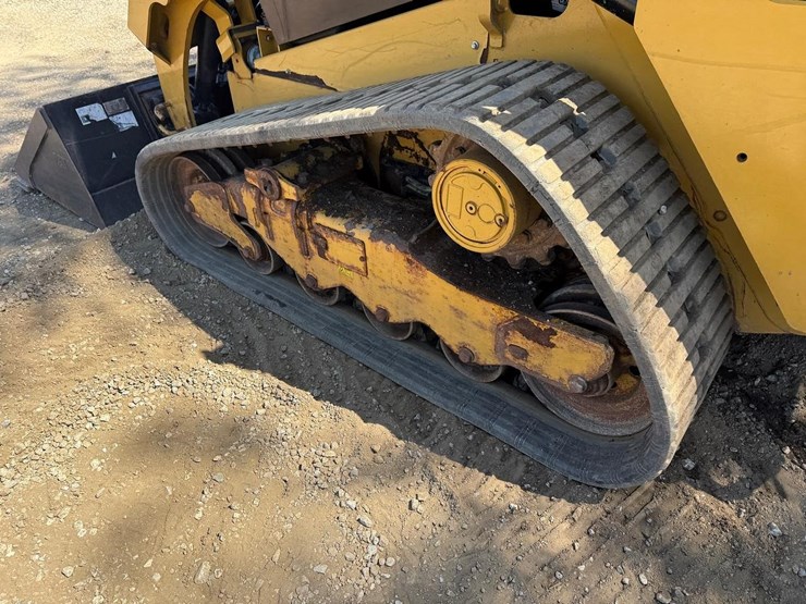 2023-caterpillar-259d3-image-17