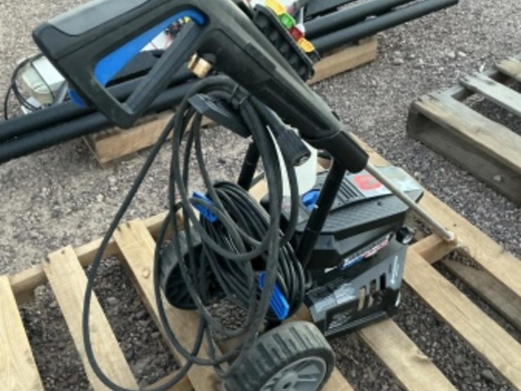 2400-psi-electric-pressure-washer-image-3