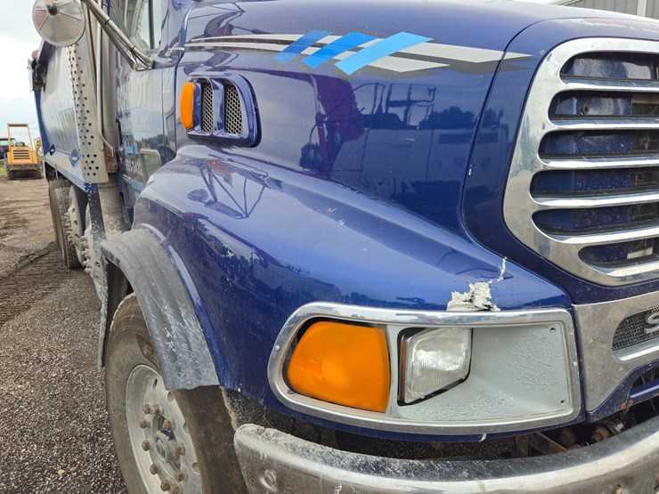 2002-sterling-l9500-image-11