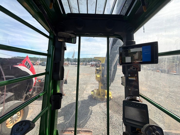 2015-deere-853m-image-41