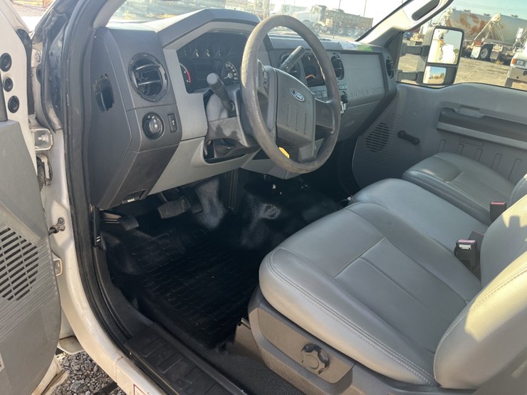 2012-ford-f550-image-19