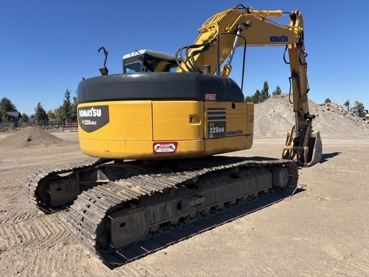 komatsu-pc228us-lc-3e0-image-5