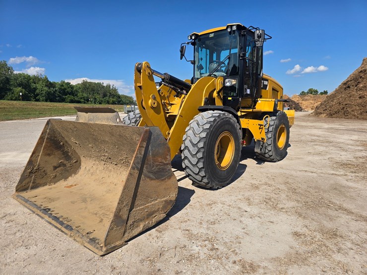 2016-caterpillar-930m-image-1