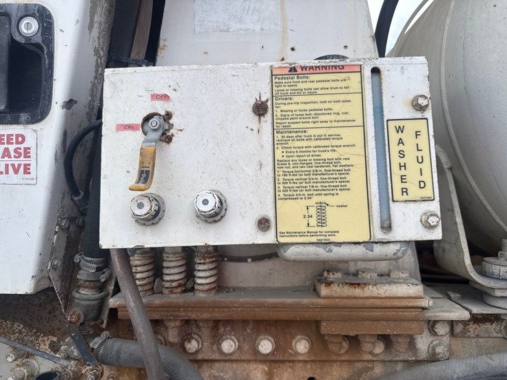 2004-caterpillar-c13-image-41