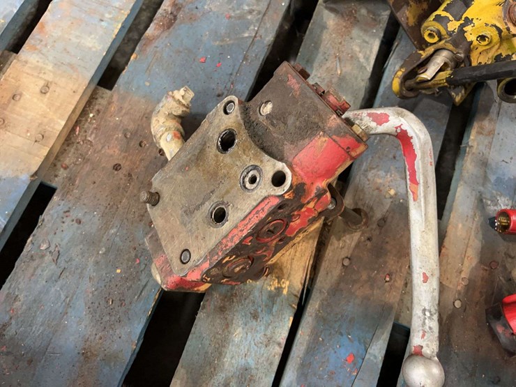 international-harvester-hydraulic-cylinders-and-parts-image-7