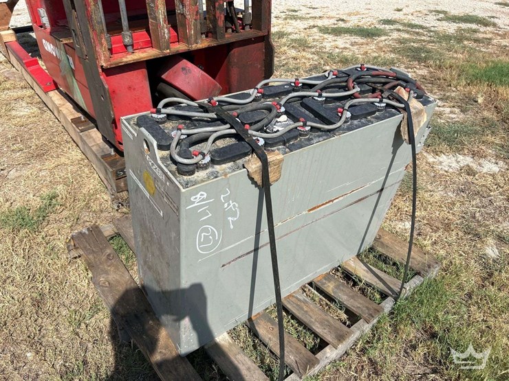 2006-raymond-560-opc30tt-36v-3000lb.-electric-forklift-image-16