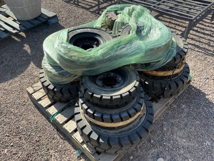 pallet-of-forklift-wheels-&-tires-image-2