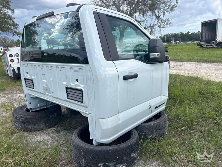 2025-ford-f550-image-3