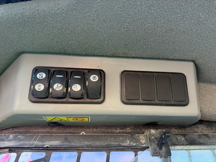 2014-caterpillar-262d-image-21