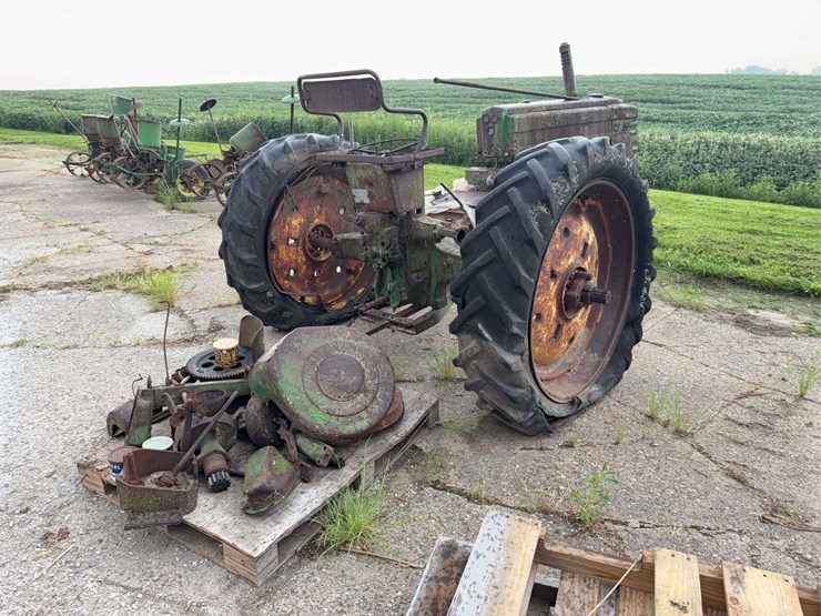 john-deere-b-image-5