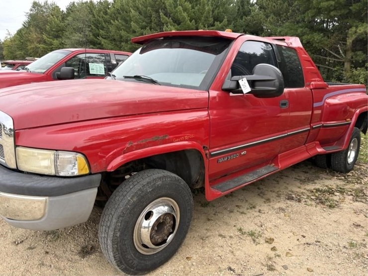 1995-dodge-ram-3500-image-2