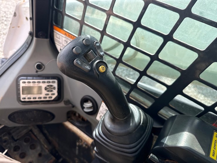 2019-bobcat-t595-image-45