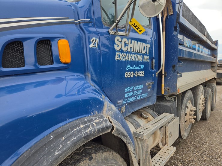 #3224-•-2006-sterling-st-9500-quad-axle-dump-truck-image-17