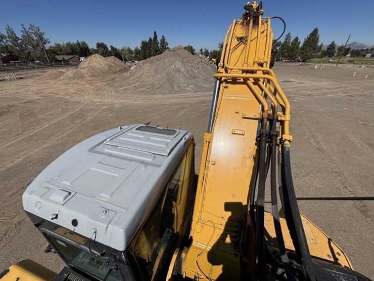 komatsu-pc228us-lc-3e0-image-25