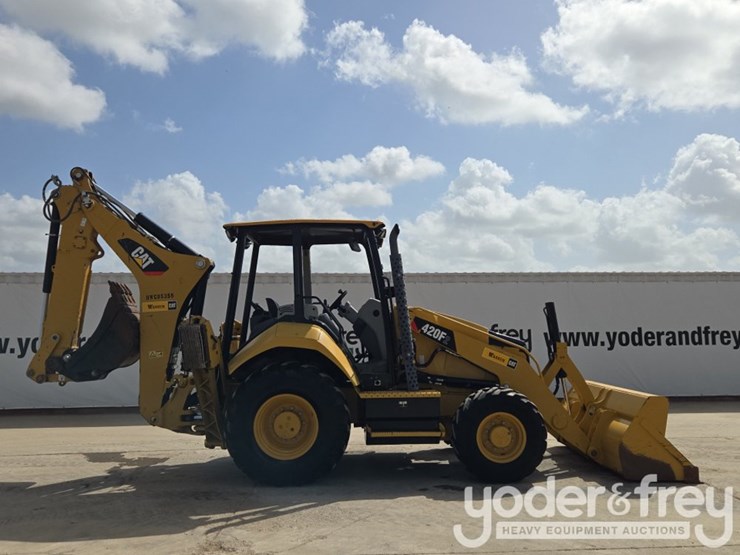 2019-caterpillar-420f2-image-6