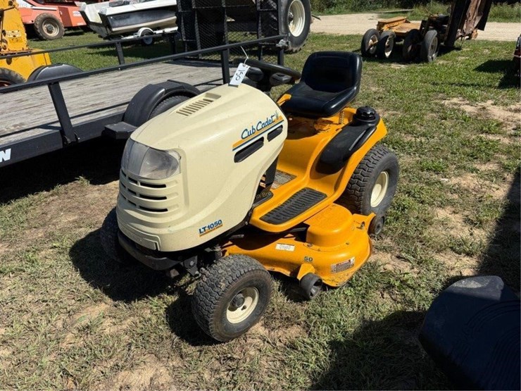 cub-cadet-lt1050-image-1