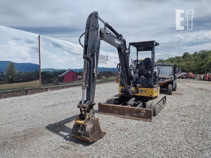 2021-deere-35g-image-37
