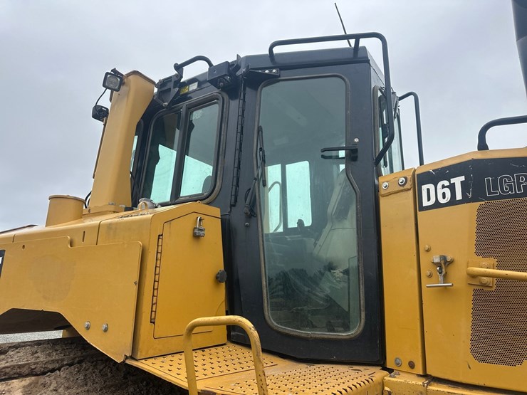 caterpillar-d6t-lgp-image-14