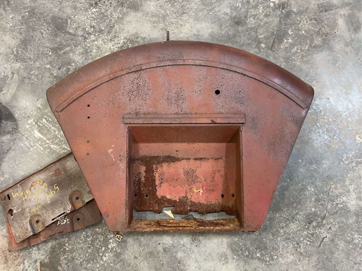 international-harvester-544-fenders-and-battery-holder-image-2