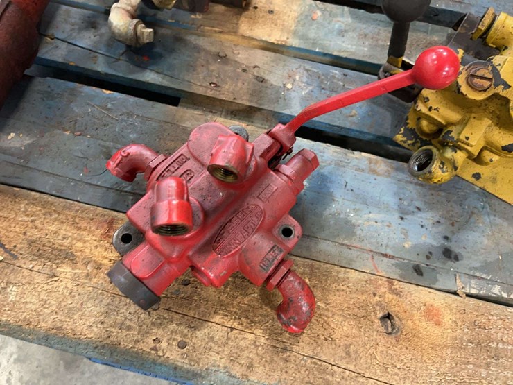 international-harvester-hydraulic-cylinders-and-parts-image-4