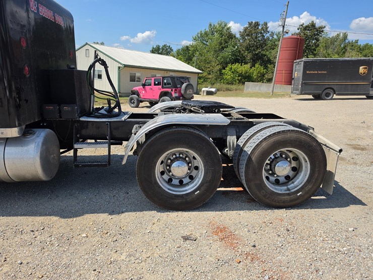 1992-peterbilt-379-image-70