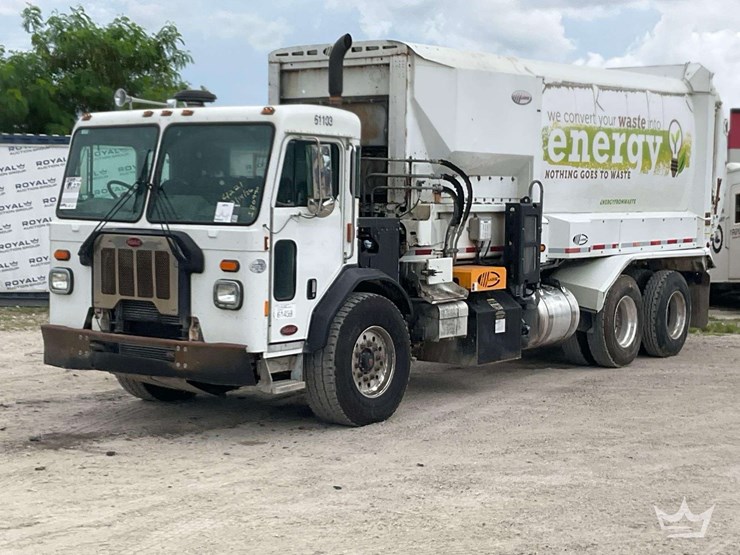2019-peterbilt-520-image-1