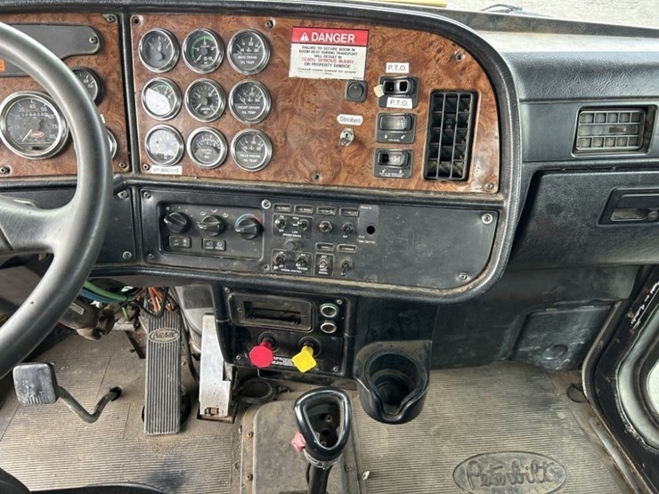 2001-peterbilt-357-image-14