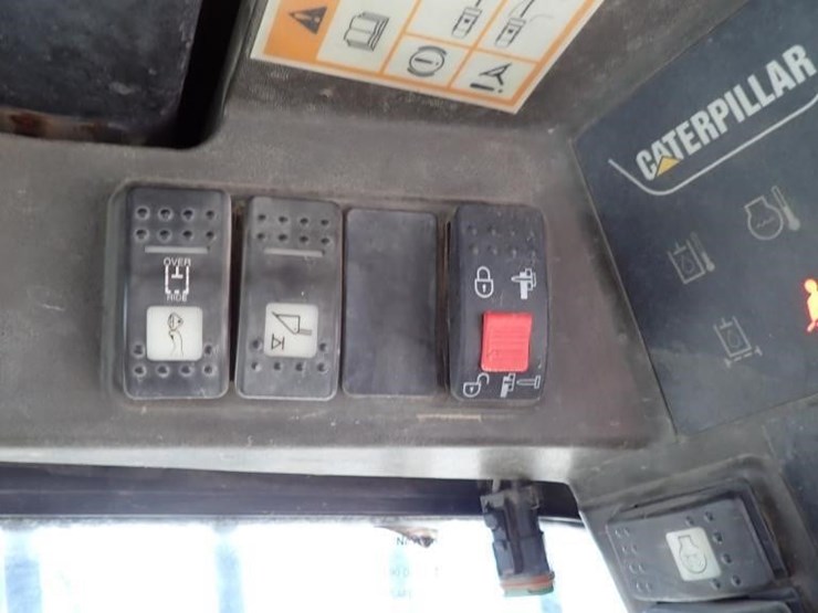 2002-caterpillar-226-image-26