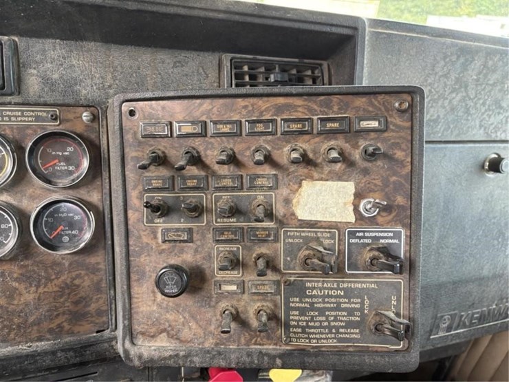 1998-kenworth-t800-image-15