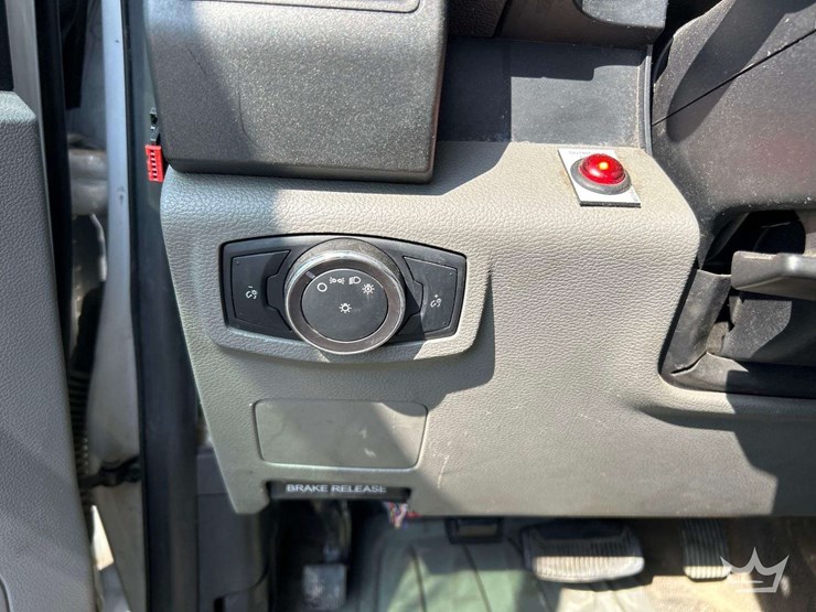 2017-ford-f550-image-15