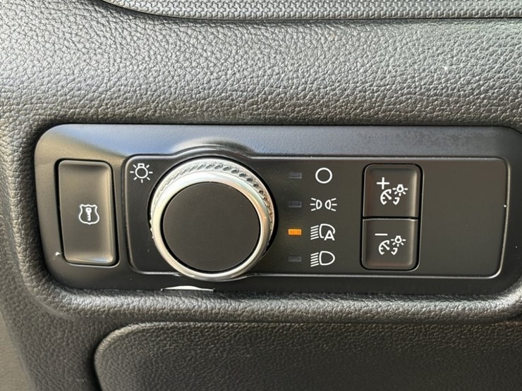 2020-ford-explorer-image-32