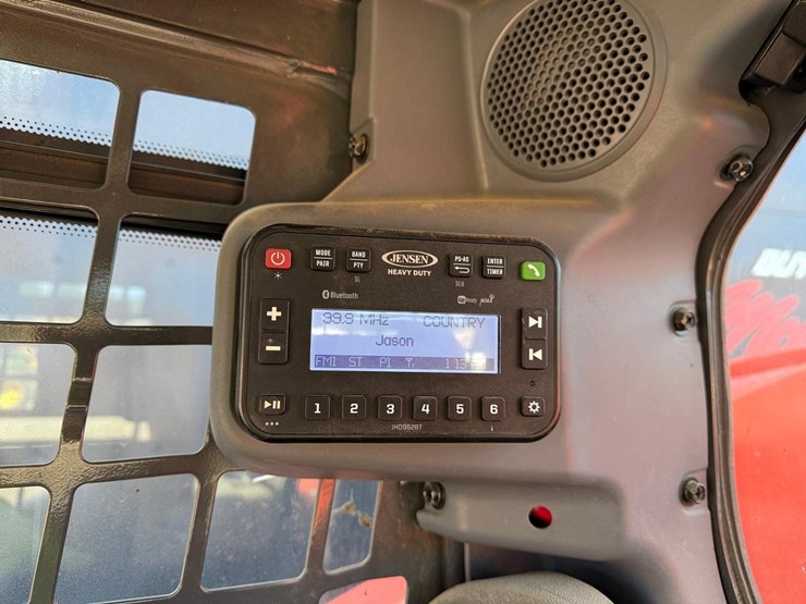2025-kubota-ssv75-image-25