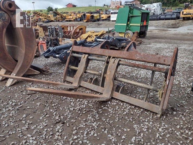cat-adj.-wheel-loader-forks-image-4