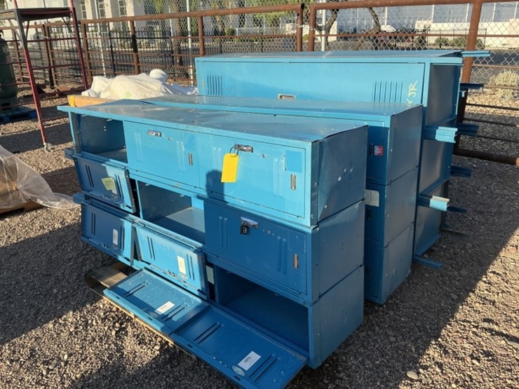 pallet-of-steel-lockers-image-1