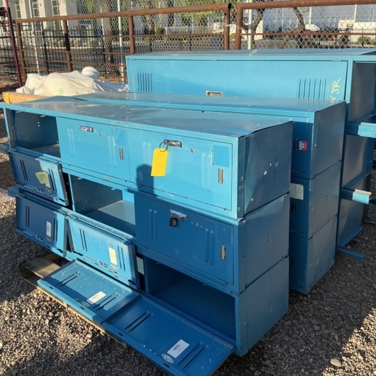 PALLET OF STEEL LOCKERS