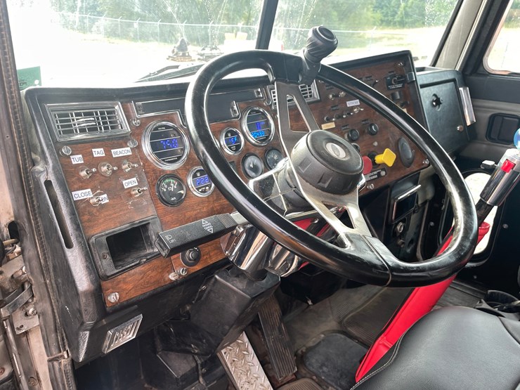 1999-peterbilt-379-image-40