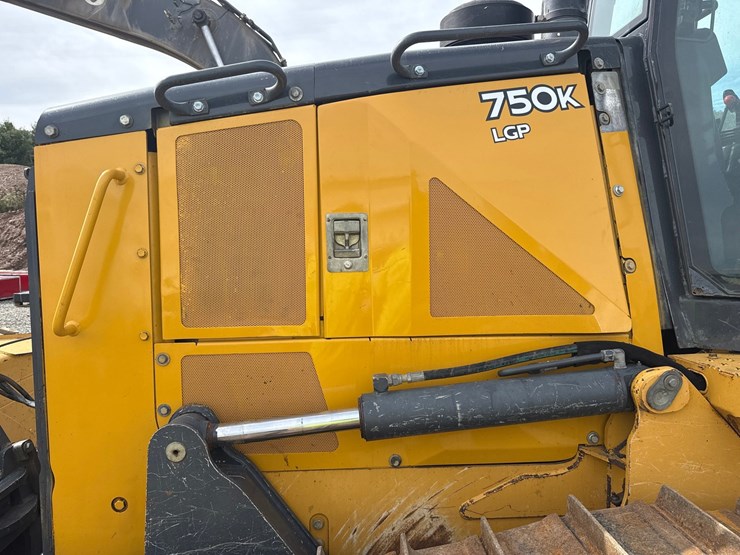2014-deere-750k-lgp-image-21