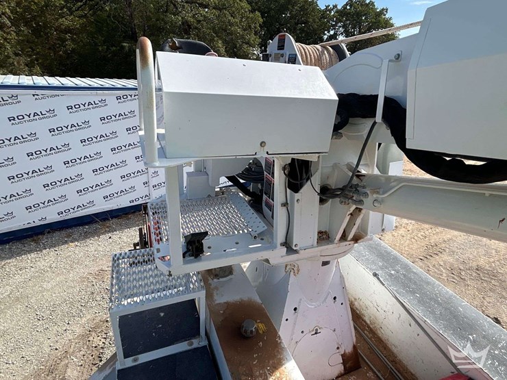 2019-freightliner-m2-106-image-33