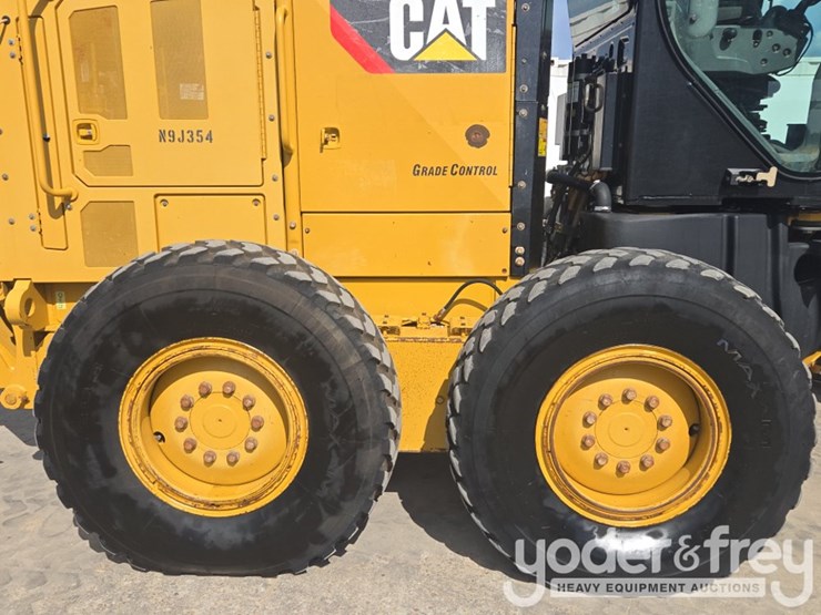 2015-caterpillar-140m3-awd-image-12